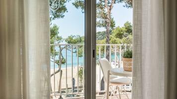 Superior tweepersoonskamer, terras, uitzicht op zee | Een kluis op de kamer, gratis wifi, beddengoed