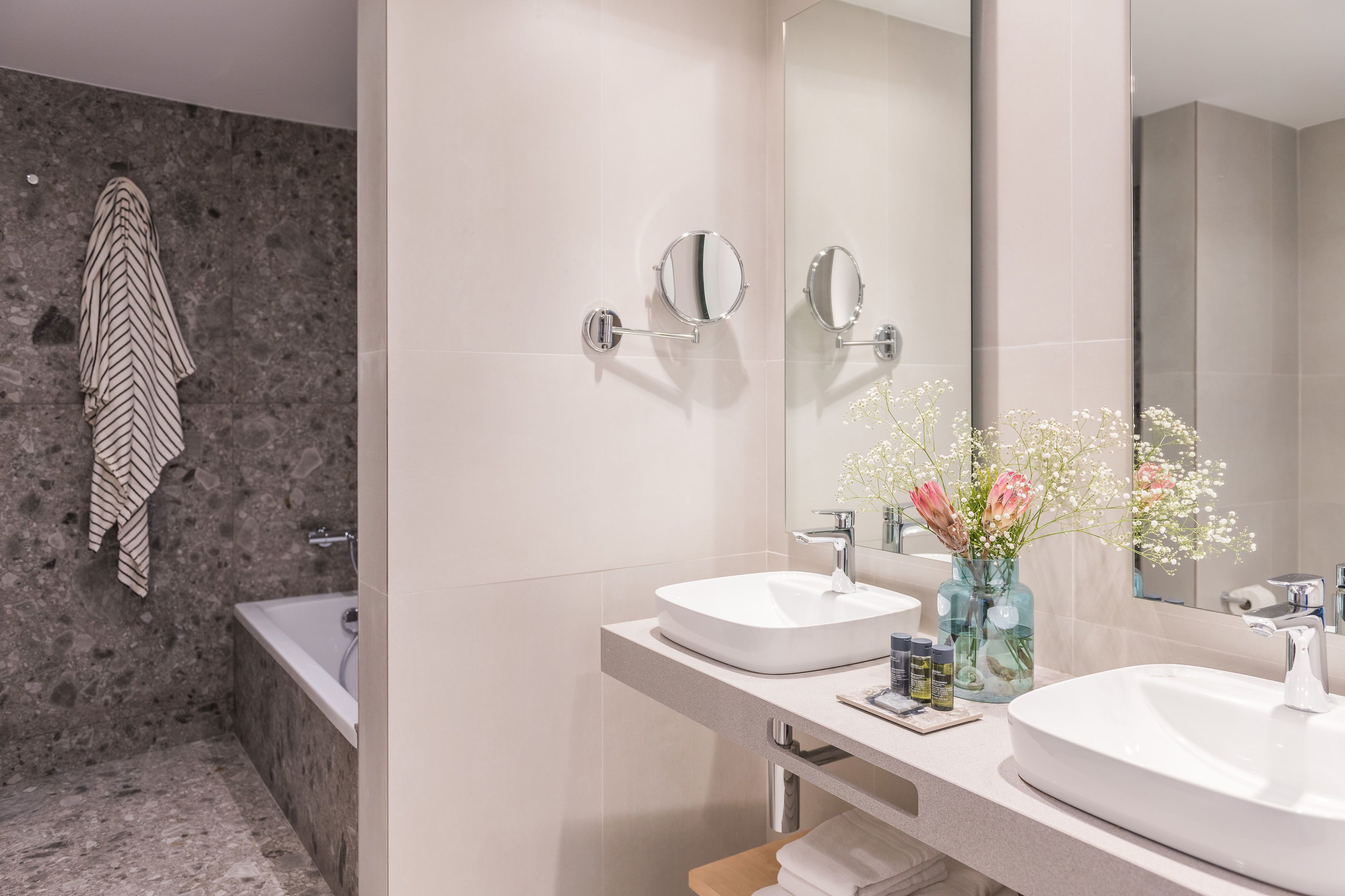 junior suite, 1 queen bed with sofa bed, balcony, sea facing | 1 bedroom, in-room safe, free wifi, bed sheets