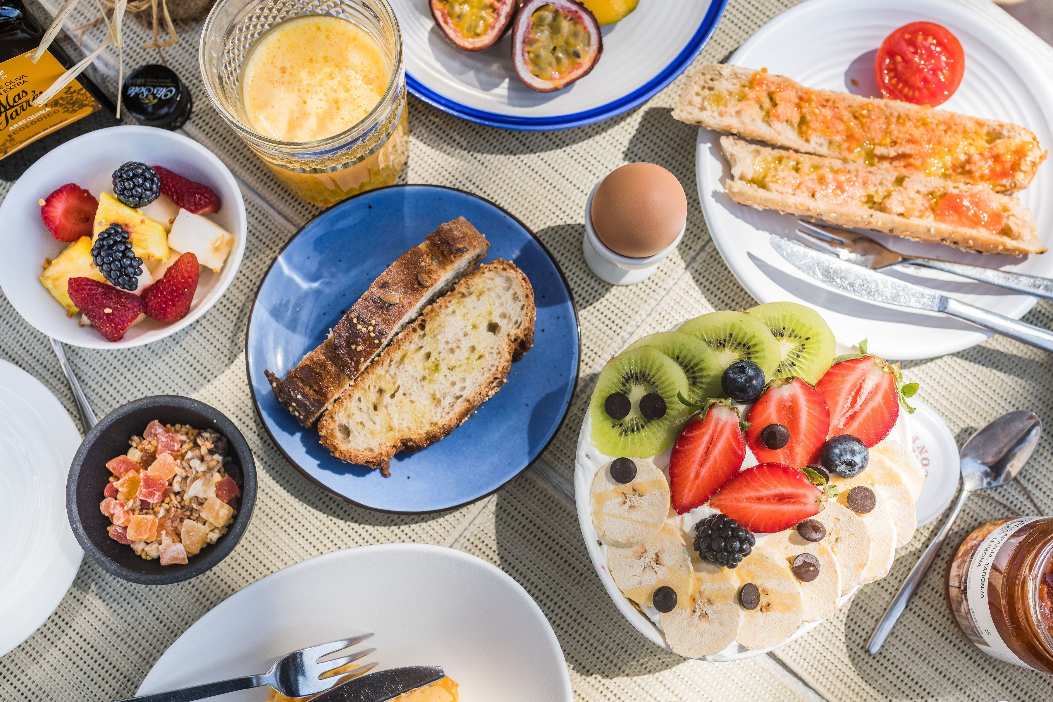 Daily buffet breakfast (EUR 17 per person)