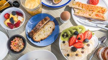 Daily buffet breakfast (EUR 17 per person)