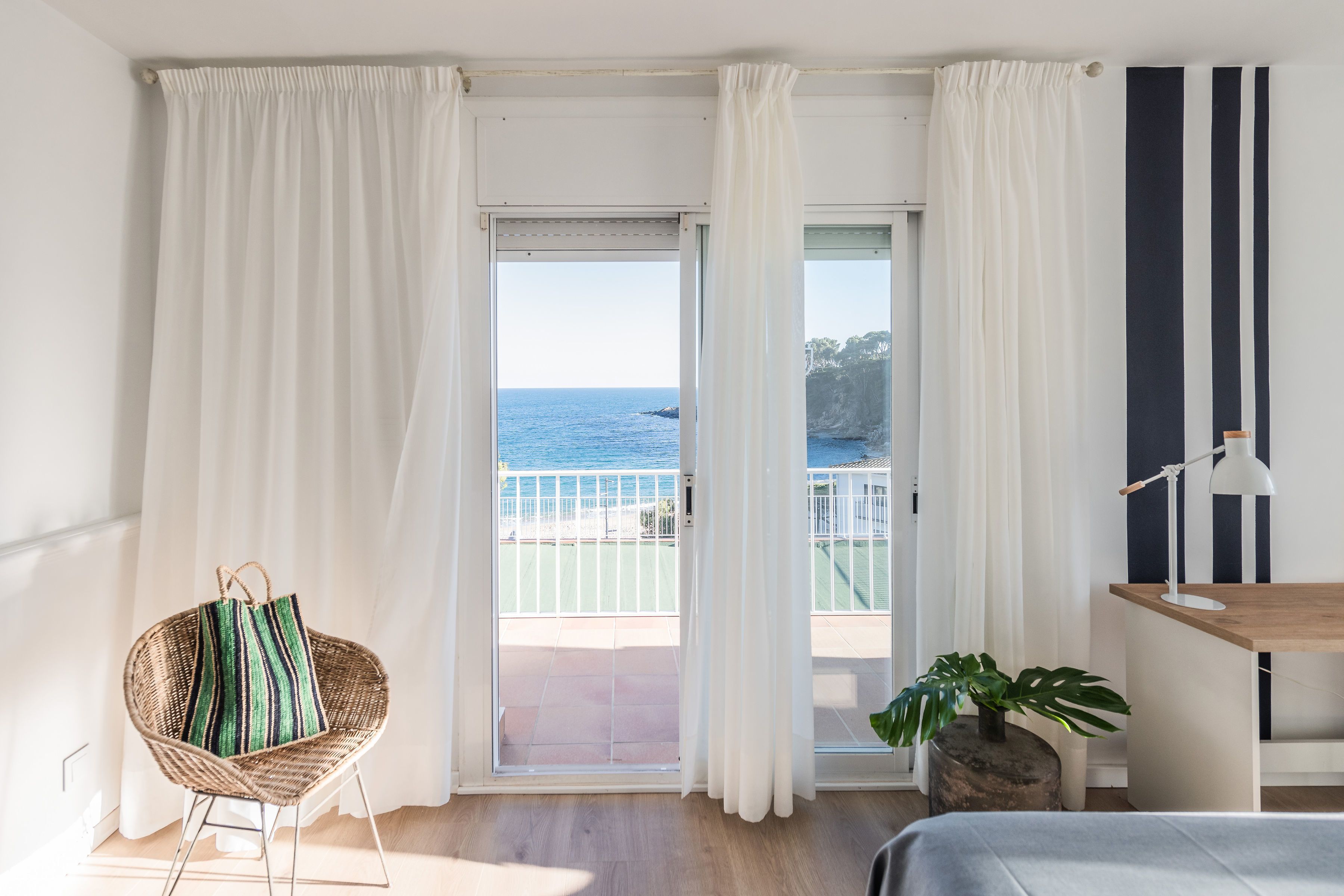 Habitación doble superior, Terraza, vista al mar | Vista a la playa o el mar