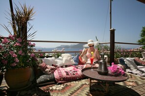 Cocktail bar, poolside views, open daily - Diva Residence Hotel (Kas)