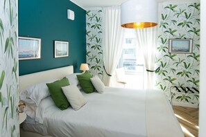 Dundyner, minibar, safe på rommet og skrivebord