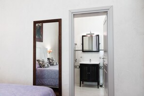 Ropa de cama hipoalergénica y minibar 