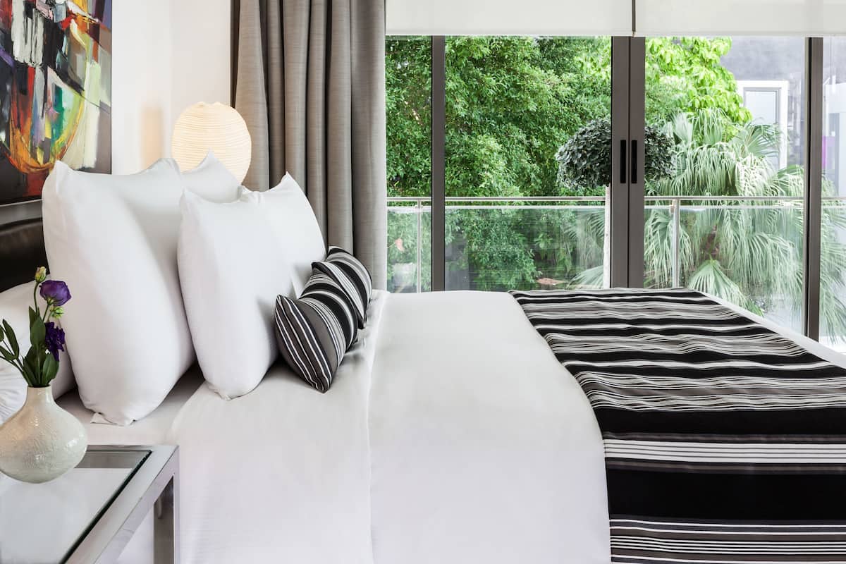 1 bedroom, egyptian cotton sheets, premium bedding, down duvets