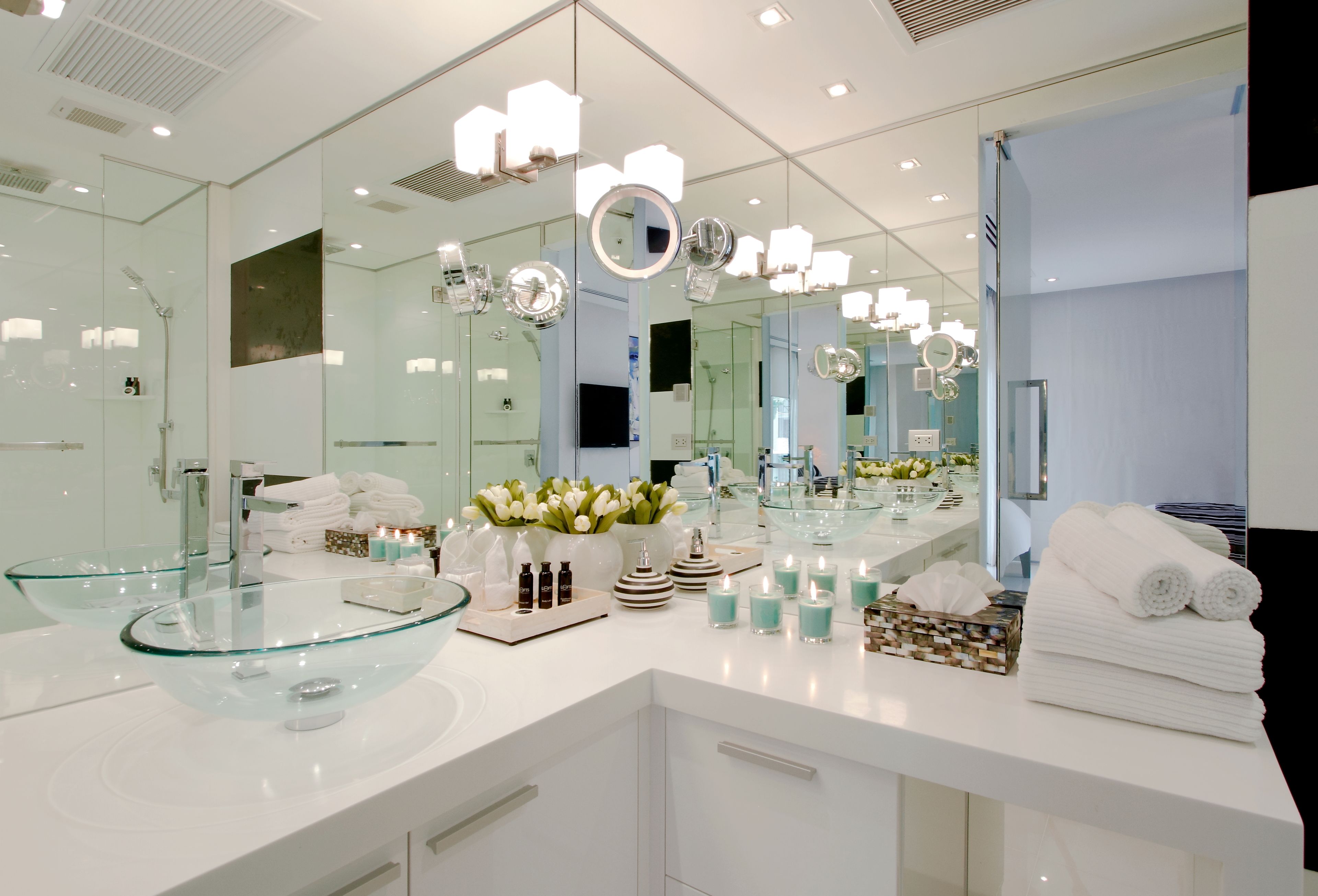 shower, rainfall showerhead, free toiletries, hair dryer