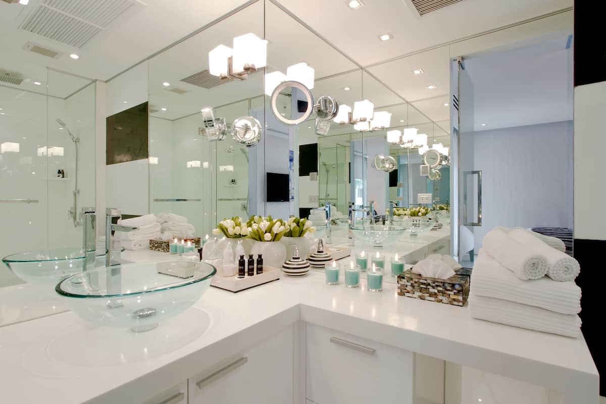 shower, rainfall showerhead, free toiletries, hair dryer