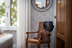 Luxe beddengoed, donsdekens, een minibar, een kluis op de kamer