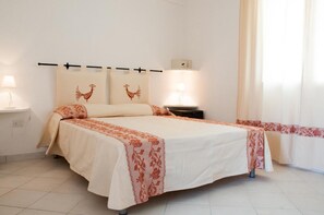 Minibar, in-room safe, desk, blackout curtains - Métà hotel (Santa Teresa di Gallura)