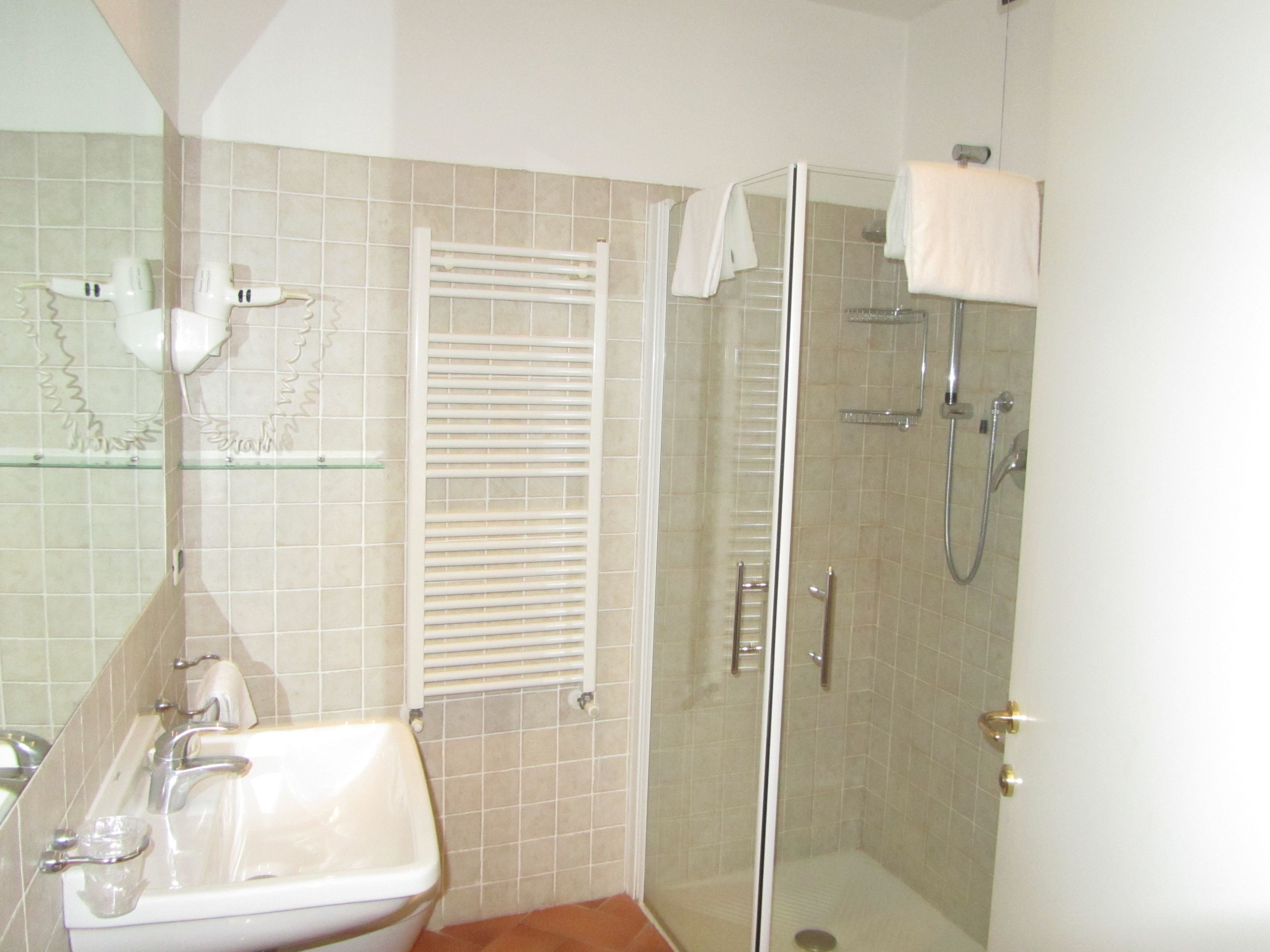 shower, free toiletries, hair dryer, bidet