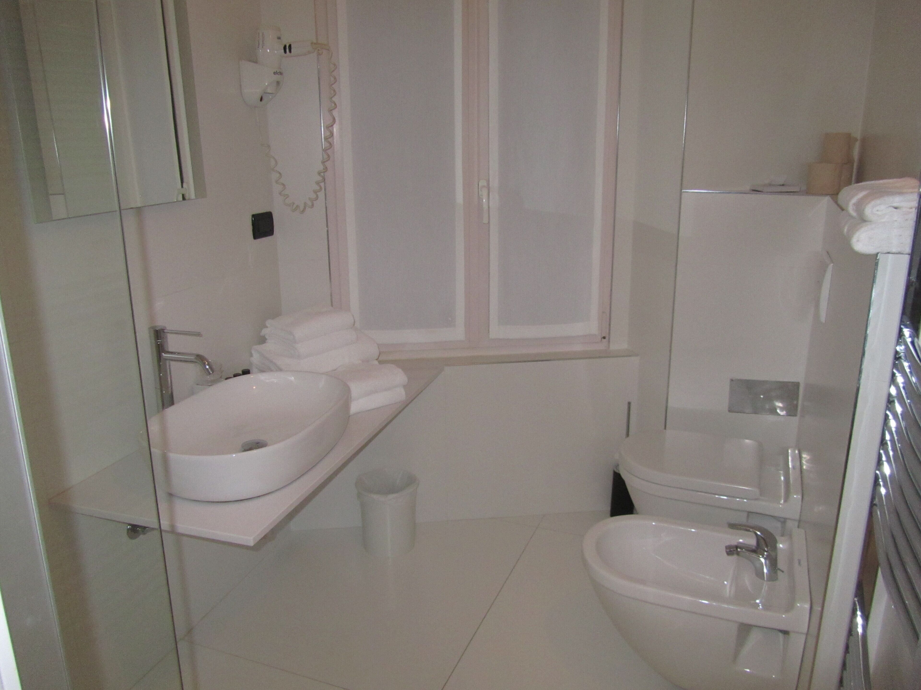 quadruple room | bathroom | shower, free toiletries, hair dryer, bidet