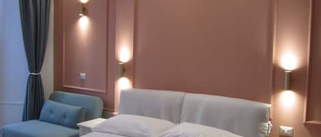 Tremannsrom – superior | Safe på rommet, individuelt dekorert og skrivebord