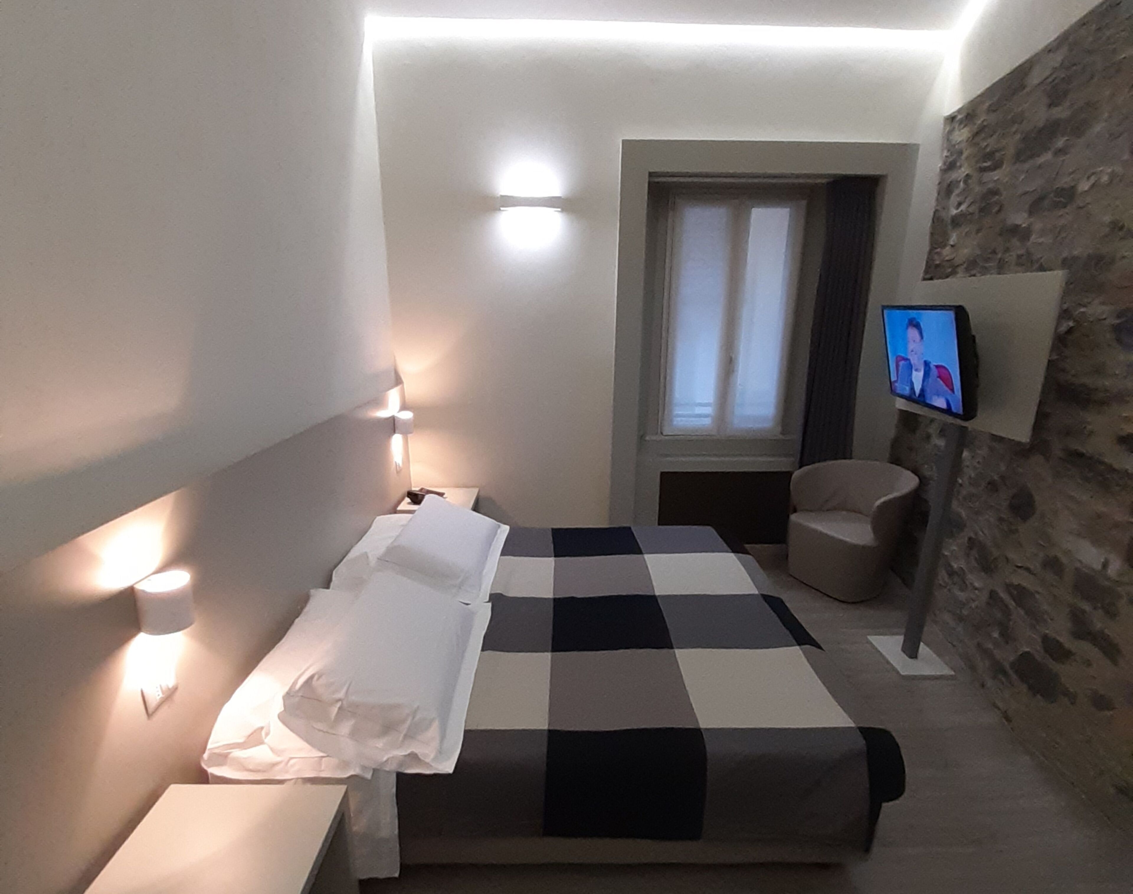 standard double room | in-room safe, individually decorated, desk, laptop workspace