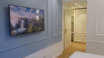 Superior Double Room | In-room safe, individually decorated, desk, laptop workspace