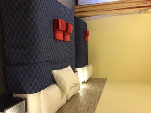 Quadruple Room, Annex Building | Egyptian cotton sheets, down comforters, desk, free WiFi - Furio Camillo (Rome)