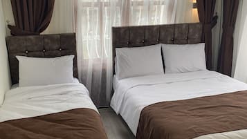 Minibar, espacio para trabajar con laptop, insonorización y wifi gratis