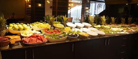 Free daily buffet breakfast