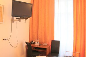 Hypo-allergenic bedding, desk, soundproofing, iron/ironing board - Hotel Amelie Berlin (Berlin)