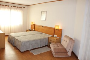 In-room safe, desk, WiFi, bed sheets