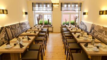 Inbegriffenes Frühstücksbuffet am Wochenende