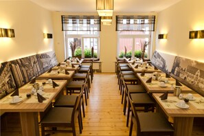 Free buffet breakfast on weekdays - Hotel Die Tanne (Goslar)