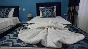 Habitación individual estándar | Ropa de cama de alta calidad, muebles diferentes y escritorio