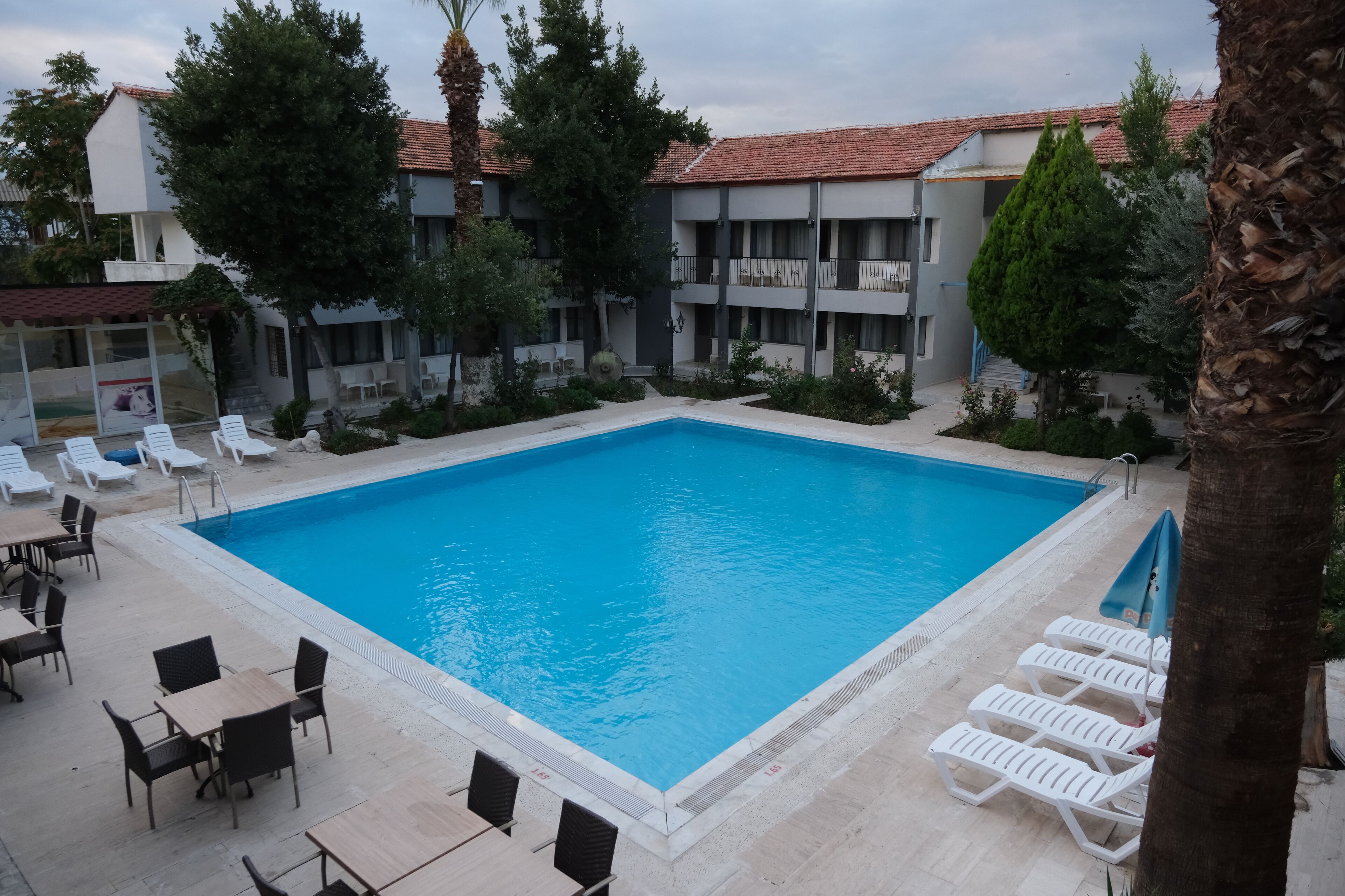 Outdoor pool, pool umbrellas, sun loungers