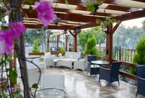 Outdoor dining - Melrose House Hotel (Denizli)