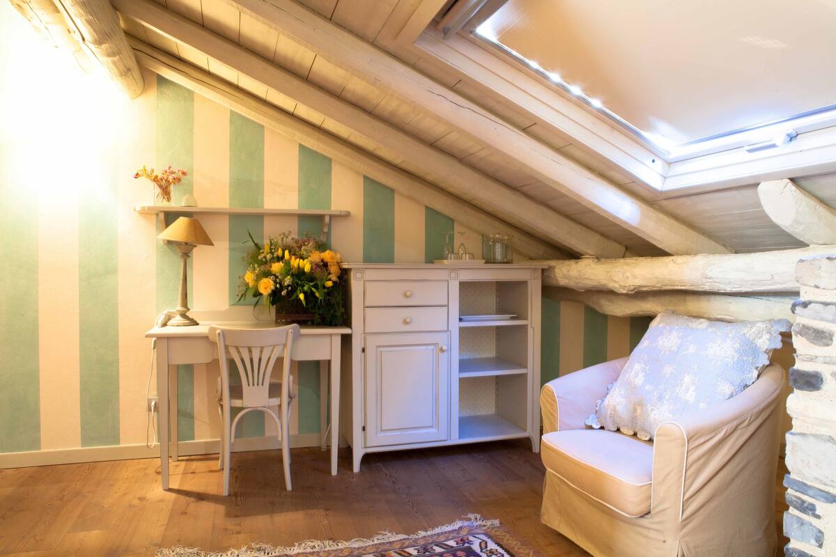 Suite (Attic) | Ruang tamu