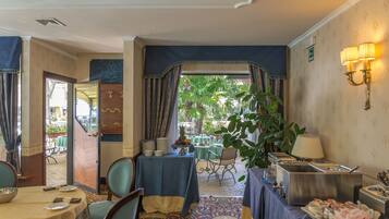 Petit déjeuner buffet compris tous les jours