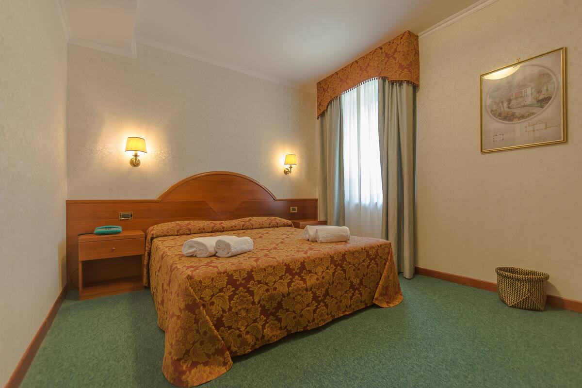 Chambre Standard double | Coffre-fort, bureau, système d’insonorisation, lit de bébé (gratuit)