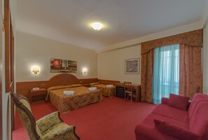 Quadruple Room | In-room safe, desk, soundproofing, free cots/infant beds