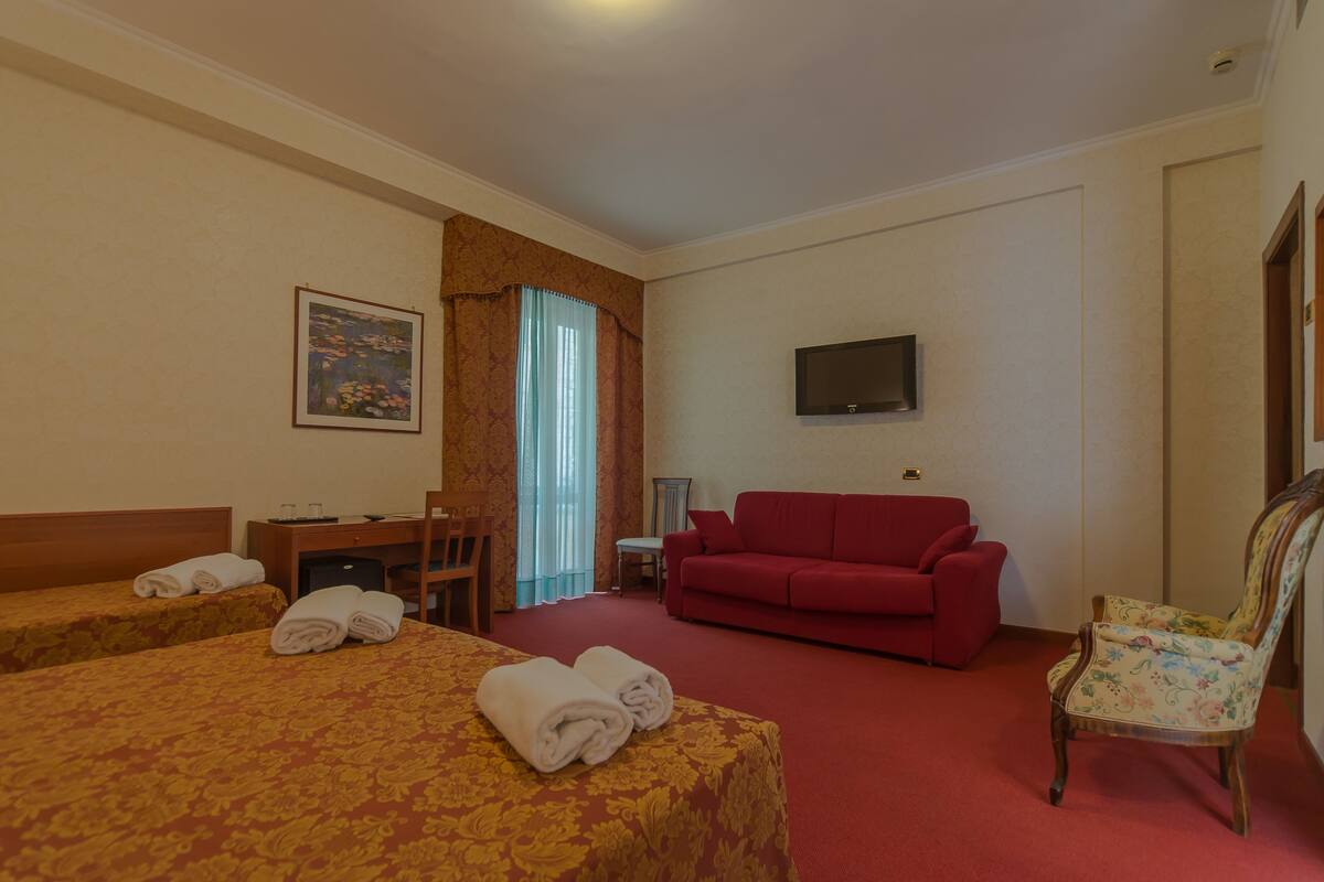 Chambre quadruple | Coffre-fort, bureau, système d’insonorisation, lit de bébé (gratuit)