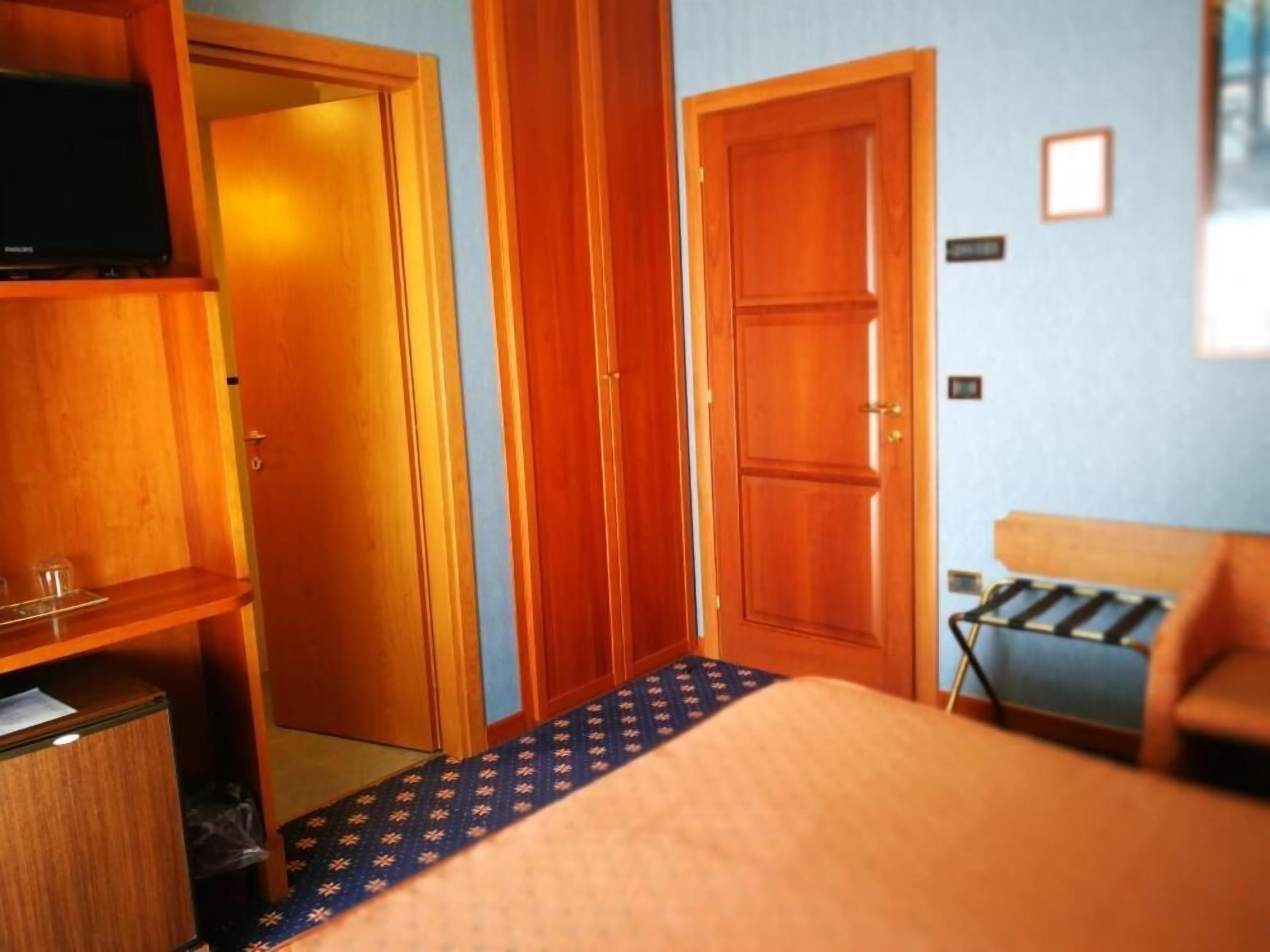 minibar, in-room safe, free cots/infant beds, free wifi