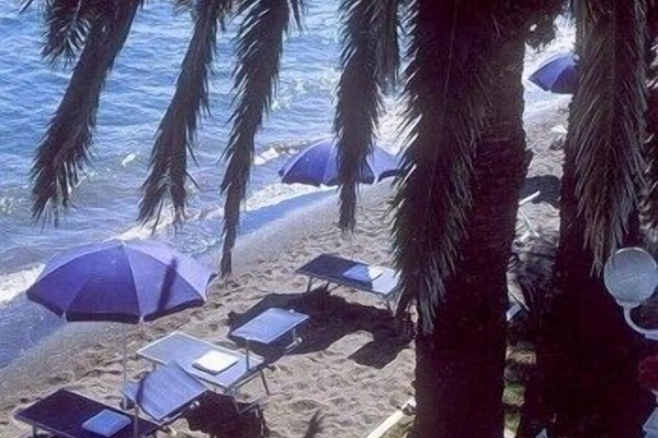 Private beach nearby, sun loungers, beach umbrellas