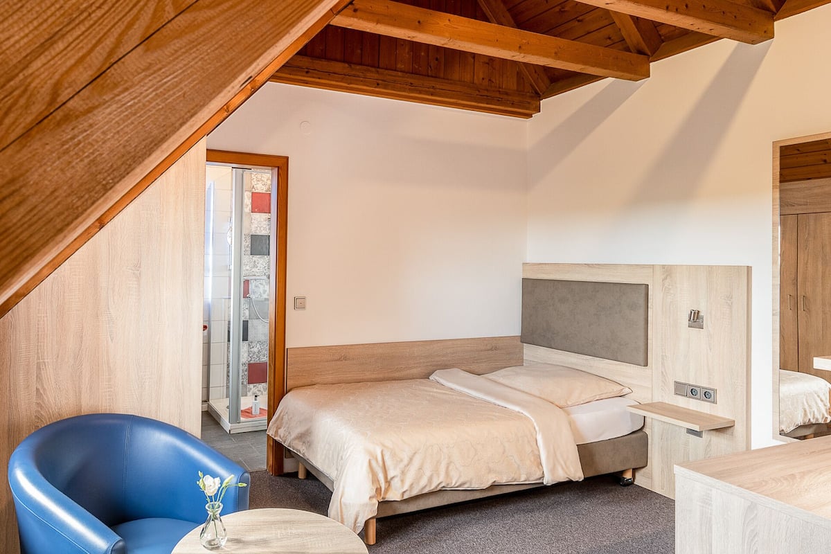 1 habitación, ropa de cama de alta calidad y minibar
