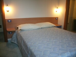 Double Room | Desk, iron/ironing board, free cots/infant beds, free WiFi