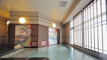 Indoor spa tub