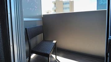 Down duvets, in-room safe, desk, blackout curtains