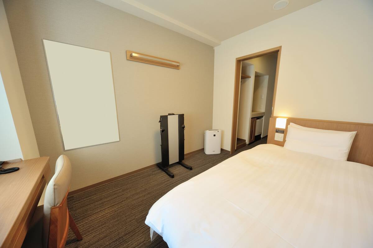 Down duvets, in-room safe, desk, blackout curtains
