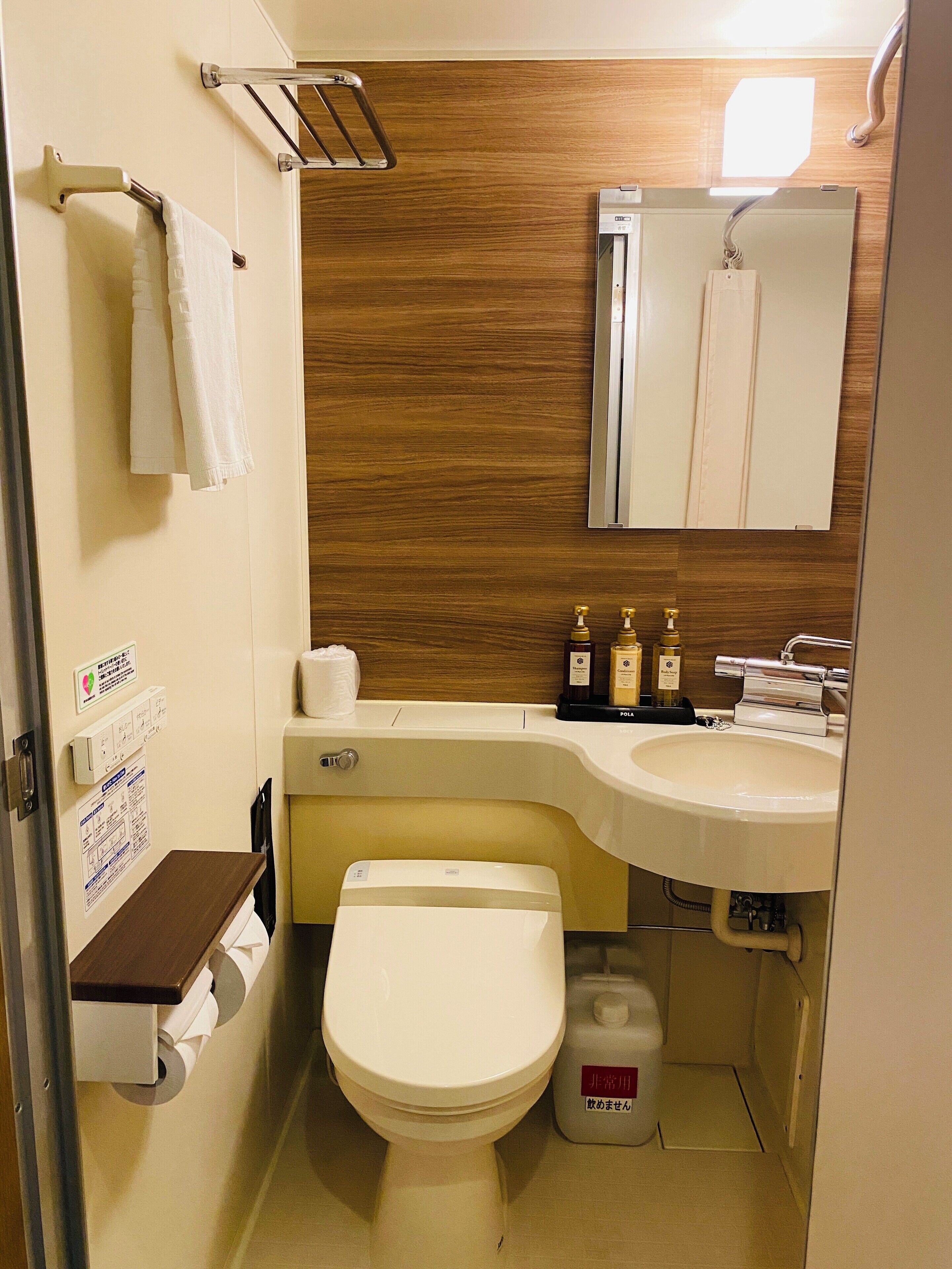 1 bedroom, down duvets, in-room safe, desk