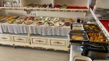 Free daily buffet breakfast