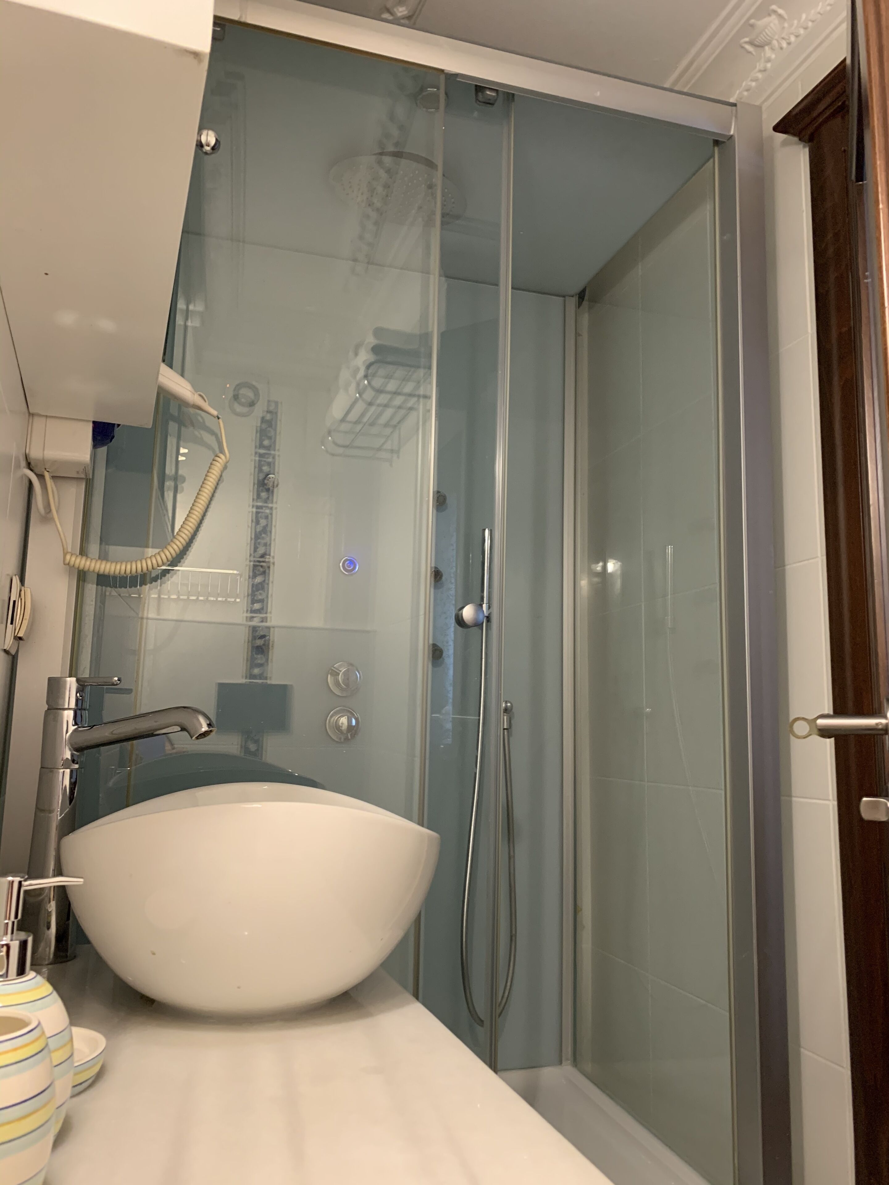 premium suite, sea view | bathroom | free toiletries, hair dryer, towels