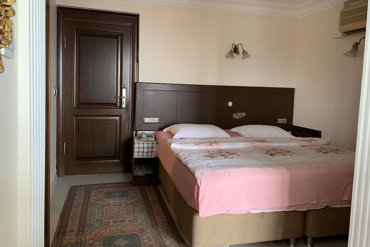 Suite Premium, pemandangan laut | 1 kamar tidur, minibar, brankas, dan kedap suara