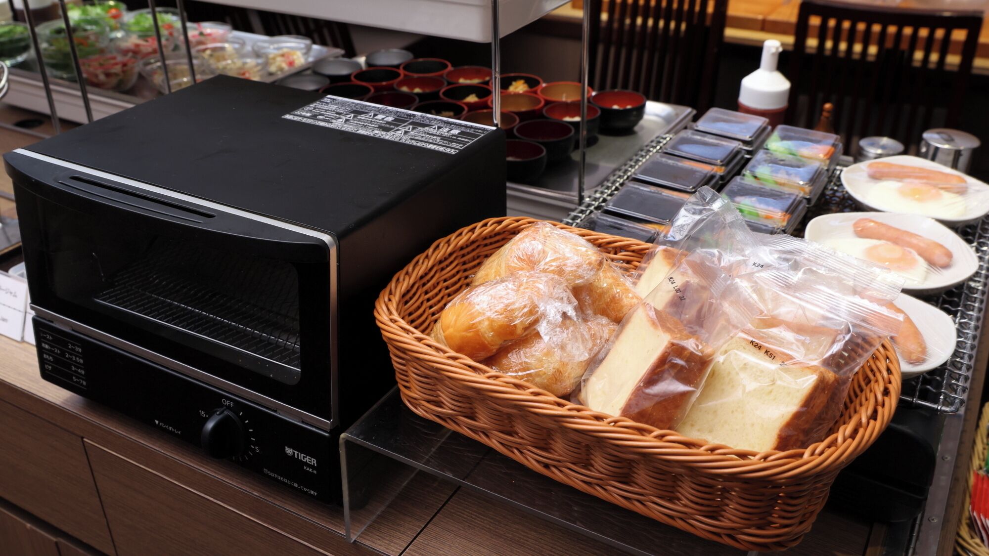 daily buffet breakfast (jpy 1500 per person)