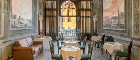 Petit déjeuner buffet compris tous les jours