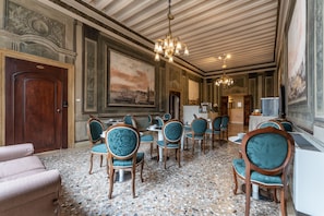 Free daily buffet breakfast - Il sogno di Giulietta e Romeo (Venice)