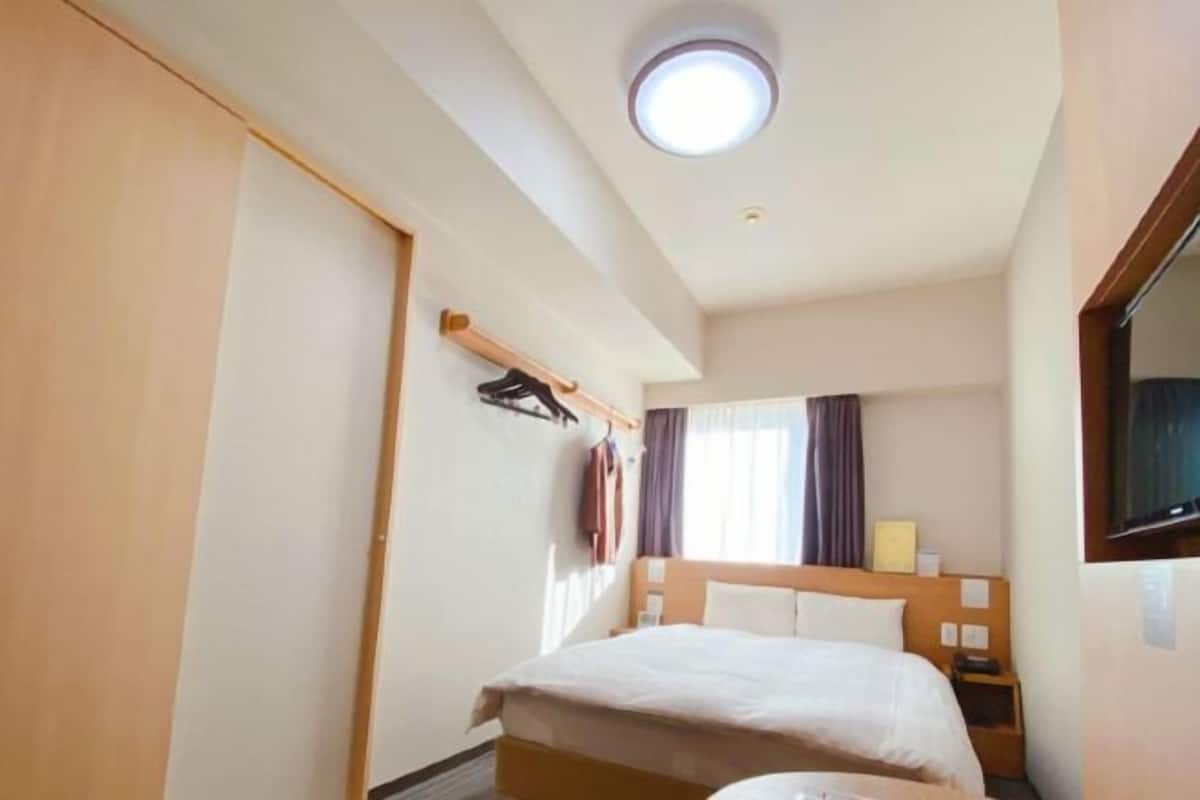 Coffres-forts dans les chambres, bureau, rideaux occultants