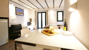 Unclassified image, 4 of 36, button - Borne Down Town Apartments (Barcelona)