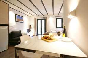 Studio | In-room dining - Borne Down Town Apartments (Barcelona)
